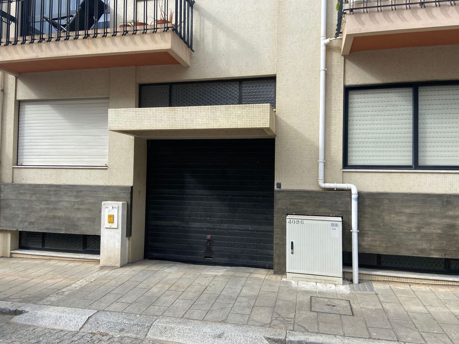 Alugo garagem fechada. - Espinho