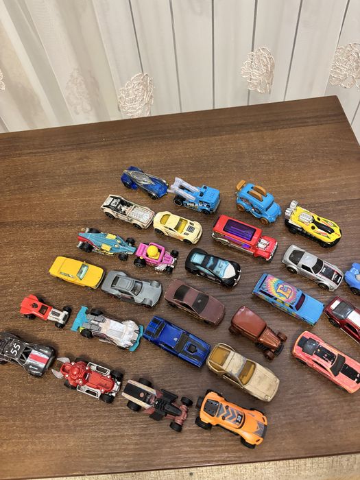 Машинки Hot WHEELS