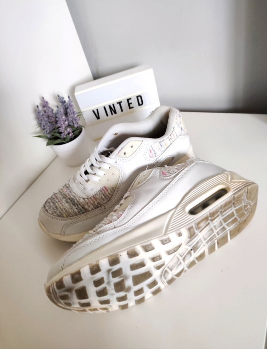 Białe  sneakersy
