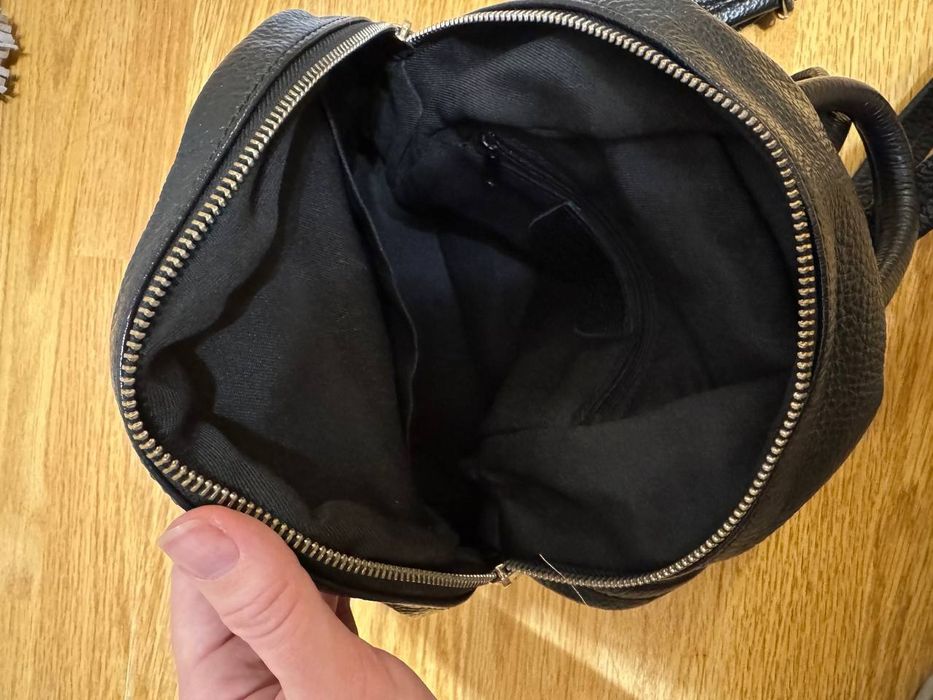 Шкіряний рюкзак чорного кольору