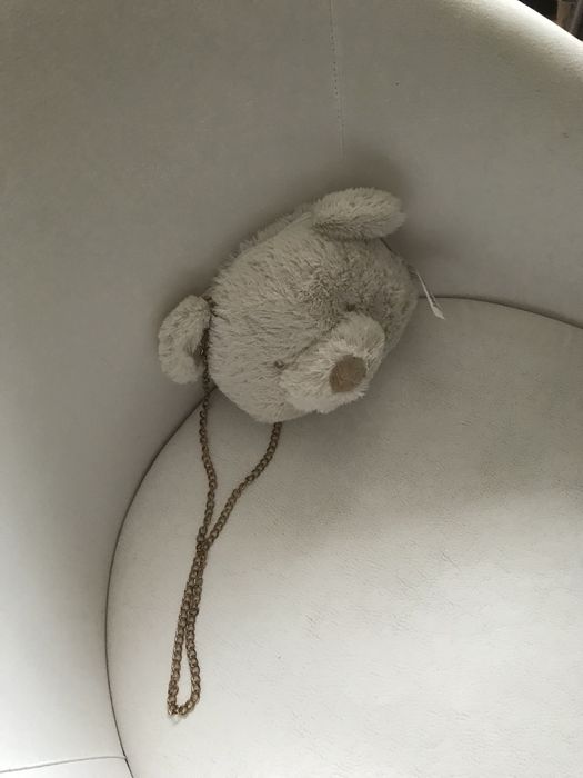 Torebka miś Beppe dla dziewczynki na łańcuszku.