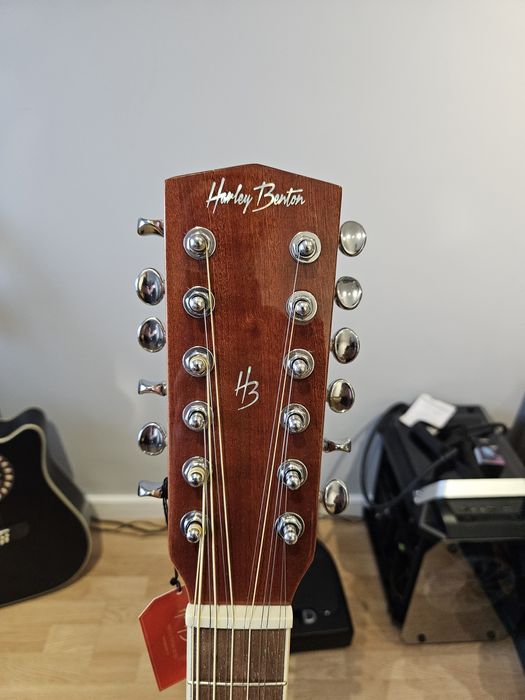 Zestaw gitara elektroakustyczna 12-strunowa Harley Benton + Futerał