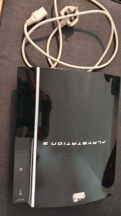 Playstation 3 usada e com cabo ligação para ficha inglesa