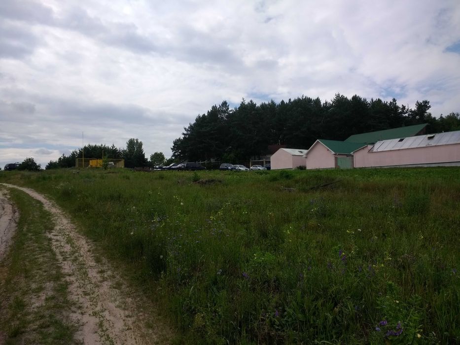 Продам землю навпроти комплексу Українське село. Ціна лише 10 000