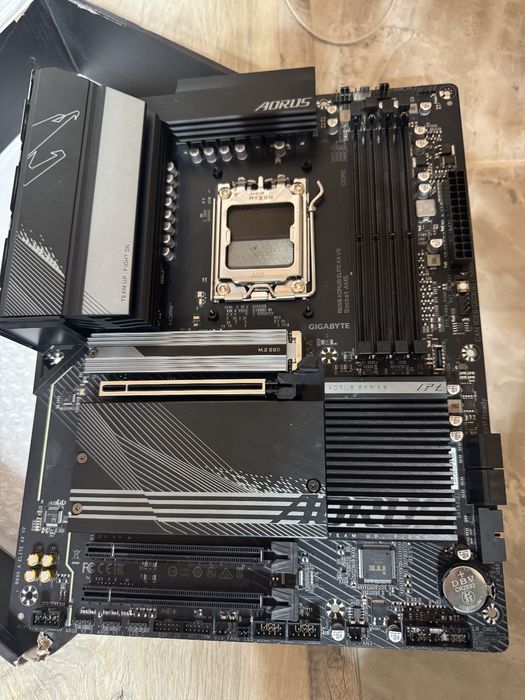 Материнська плата Gigabyte Aorus Elite AX b650