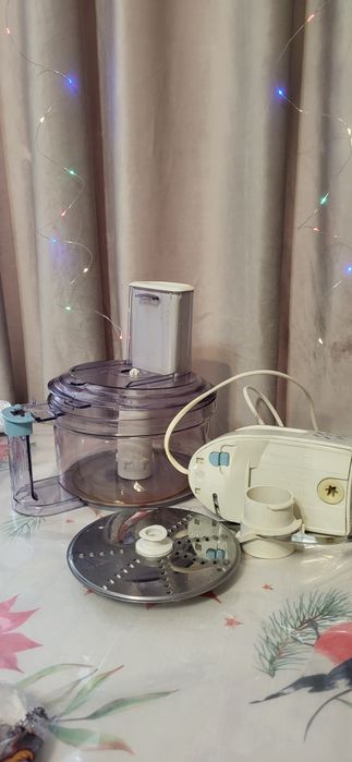 Продам кухоний комбайн philips