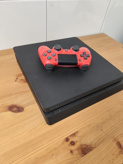 PS4 Slim 1000GB + Controle Original Vermelho – Excelente Estado
