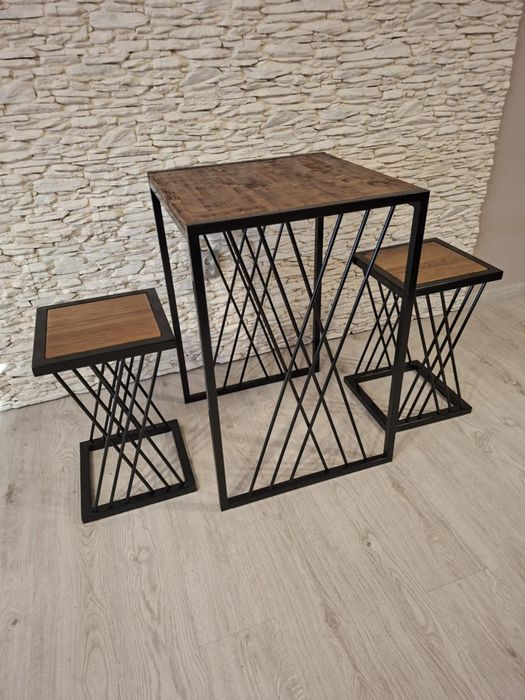 Stolik kawowy loft z hokerami