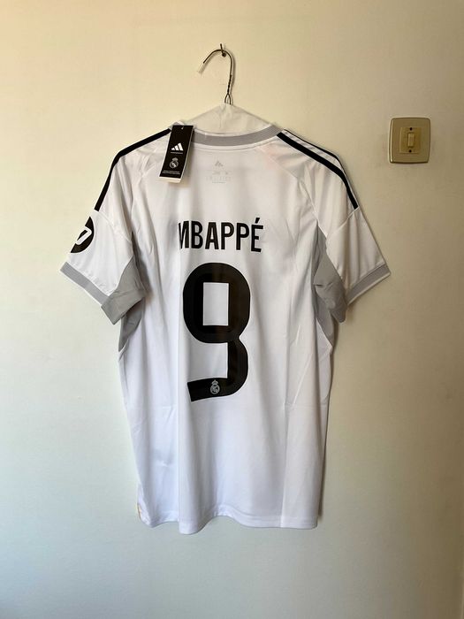 Camisola Real Madrid 2025/2026 - Mbappé (Nova/Tamanho M)