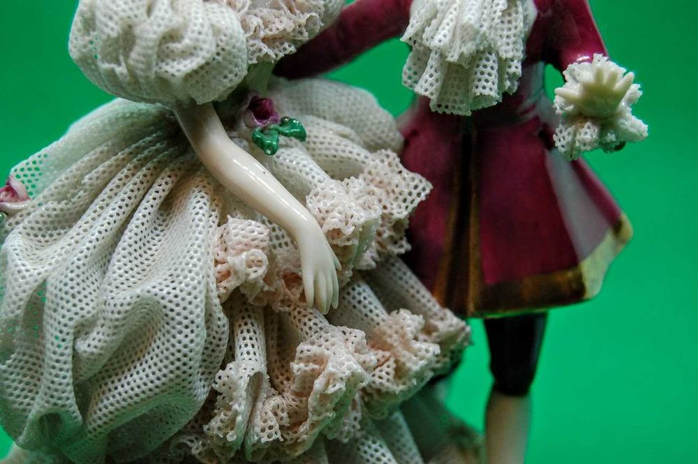 Estatueta casal romântico porcelana alemã Dresdner Art