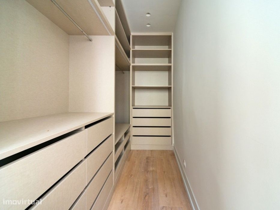 Apartamento T4 na Rua do Telhal