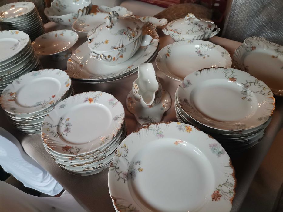 Piękny pałacowy serwis obiadowy znanej marki Limoges Jean ( J.P.L)