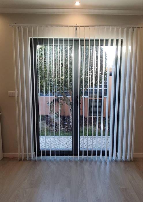 Cortina de Lâminas Verticais Bandalux – Excelente Estado