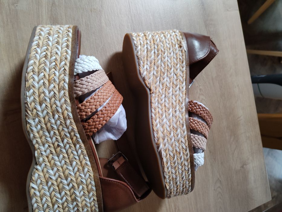 Buty letnie na koturnie