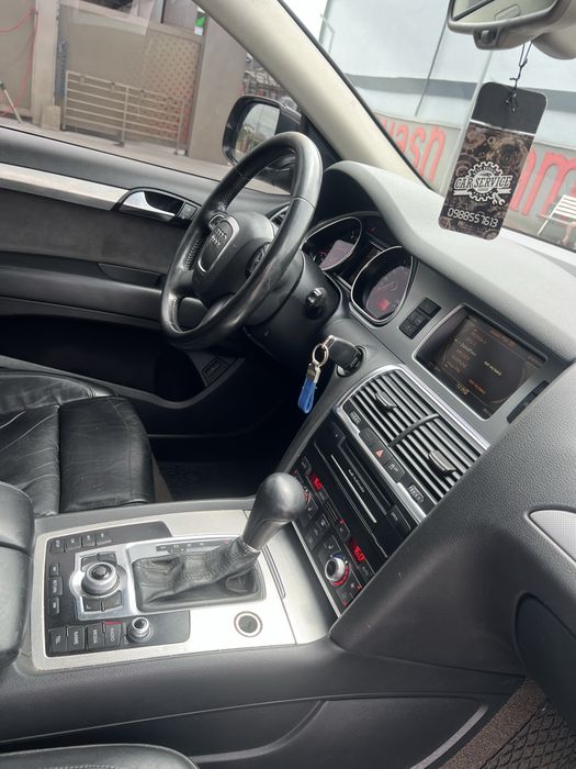 Автомобіль Q7 2010