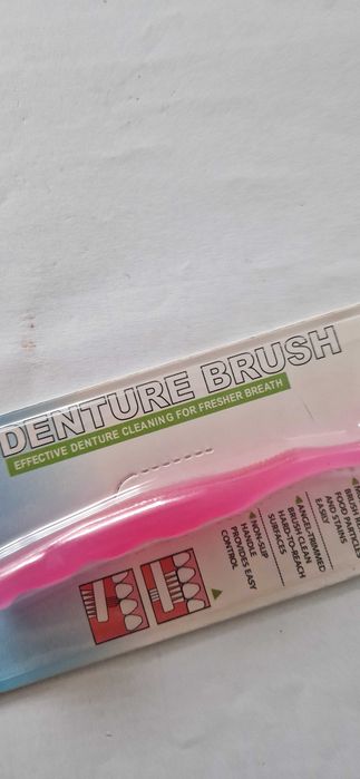 Szczoteczka do sztucznych zębów