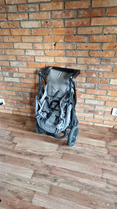 Składana spacerówka dla dziecka