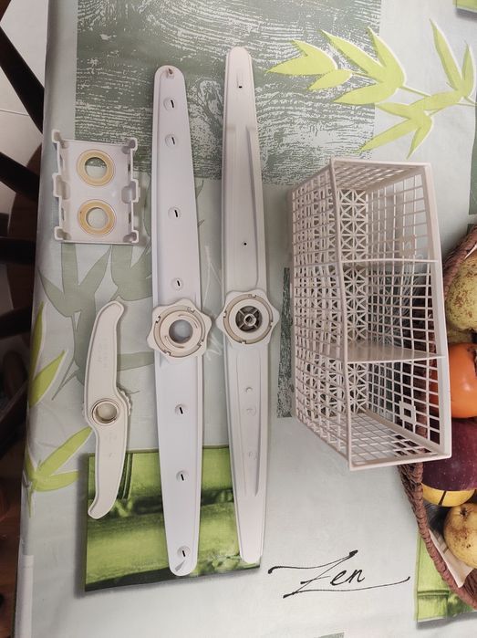 Vendo acessórios máquina lavar loiça Whirlpool