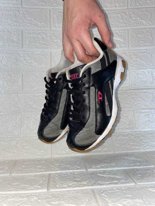 Жіночі вінтажні кросівки diesel krypton у сірому кольорі, 36 р 23.5 см