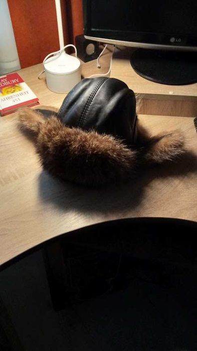 Шапка з натуральної шкіри, хутра єнота 57 розмір