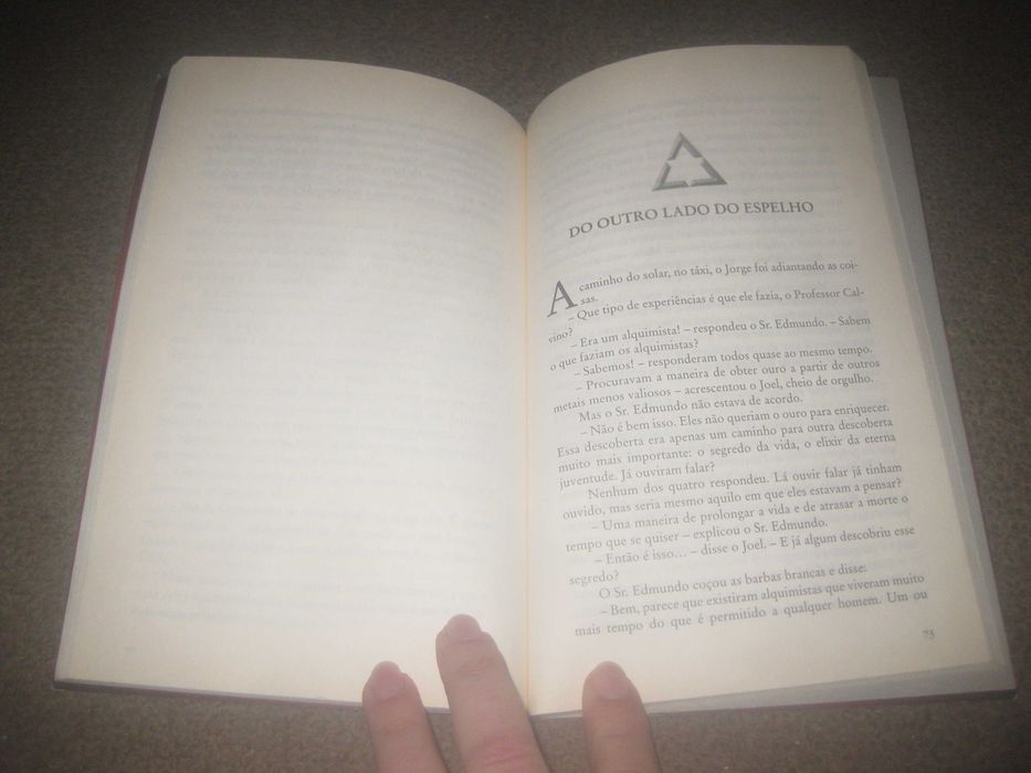 Livro do Triângulo Jota "Sete Dias e Sete Noites" de Álvaro Magalhães