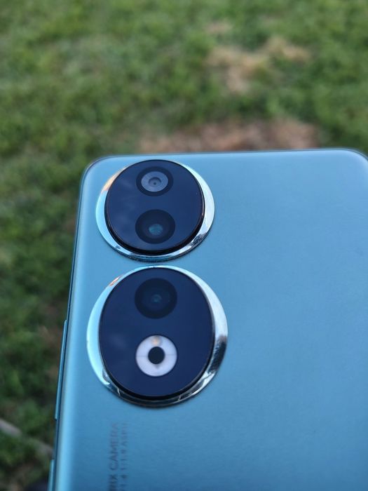 Honor 90 emerald green