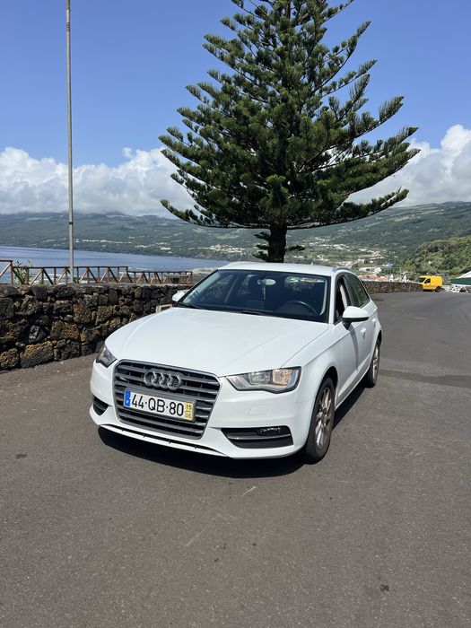 Vendo Audi A3 Sportback 1.6 TDI, de 2015, com 197.000 km.