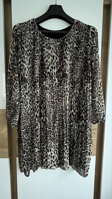 Damska sukienka panterka plisowana