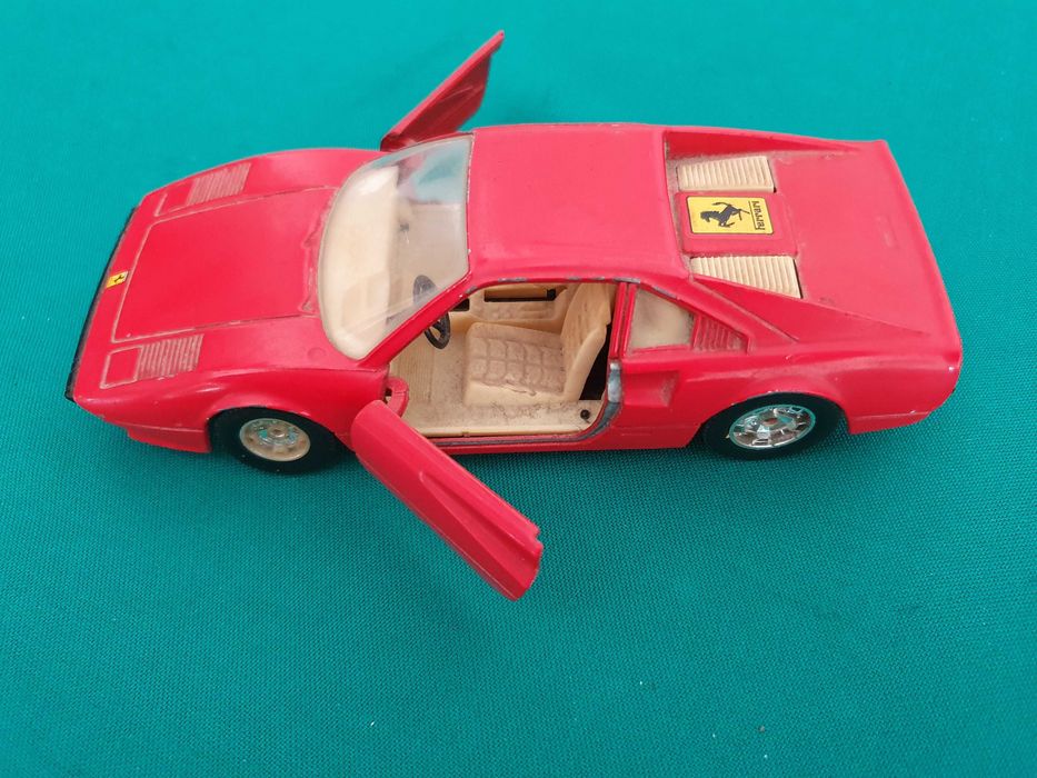 Ferrari 308 GTB - BURAGO, escala 1:24, anos 80 - Italy