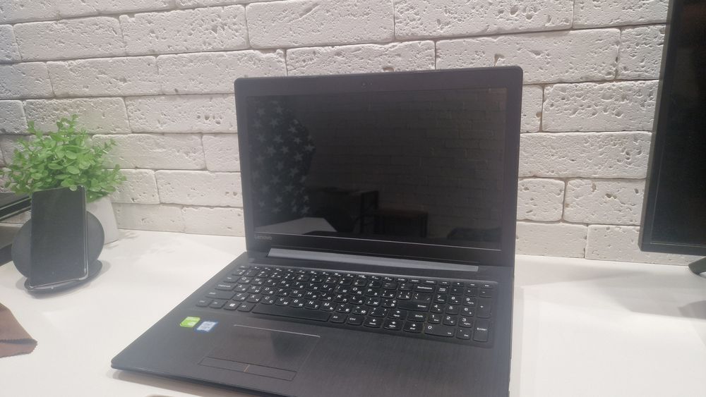 Продам з пошкодженням Ноутбук Lenovo IdeaPad 310-15ISK