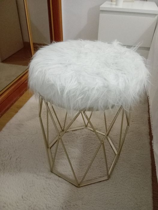 Vendo banco dourado com assento branco