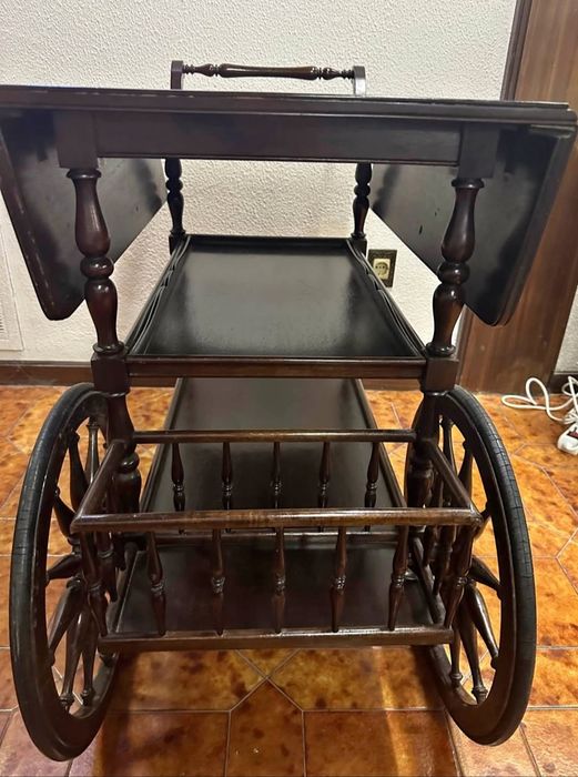 Carrinho de sobremesa/bar/apoio em ótimo estado