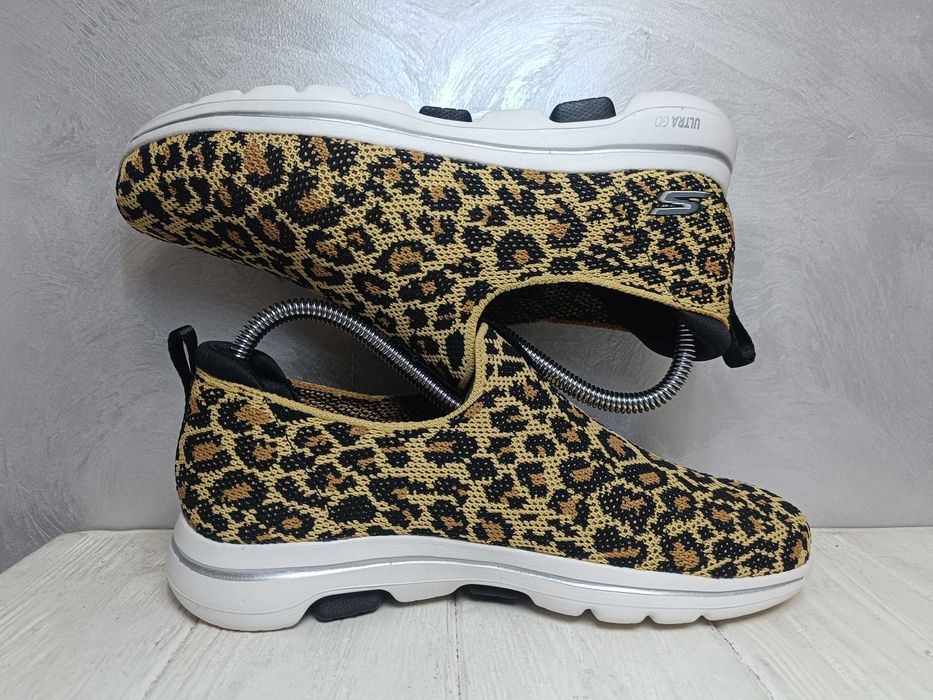 - Skechers Damen Go Walk 5