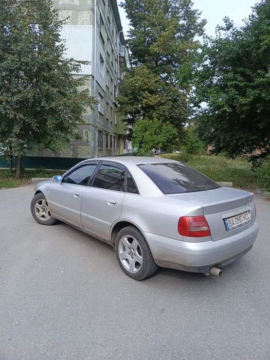 Продаєця автомобіль ауді А4 б5   2.5 тді