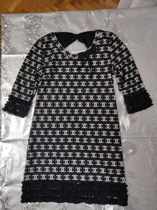 Плаття в ідеальному стані.