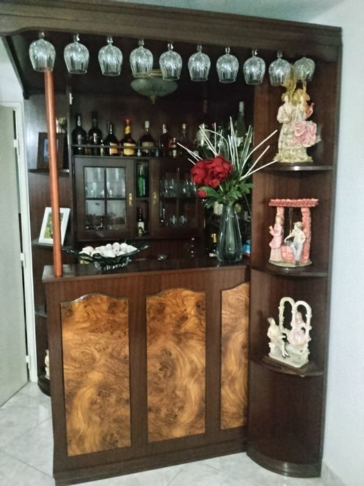 Bar de mogno e raiz de nogueira