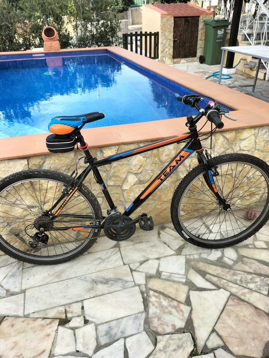 Bicicleta Team em ótimo estado – pronta a andar!