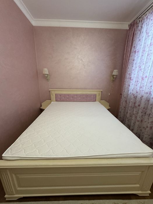 Продам ліжко з матрасом з натурального дерева. Ясень. Ручна робота.