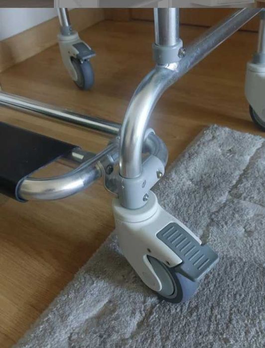 Cadeira de banho e sanitária para pessoa ate 150kg