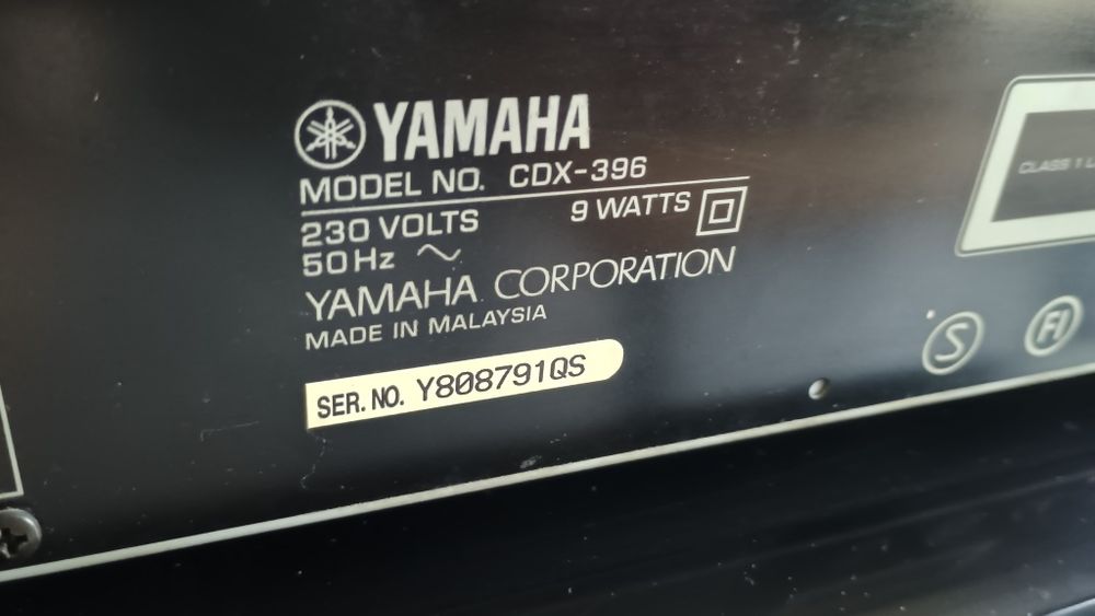 YAMAHA - Amplituner - odtwarzacz CD