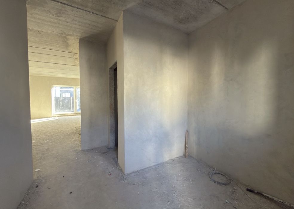 Продаж таунхауса в с. Крихівці, готовий до ремонту