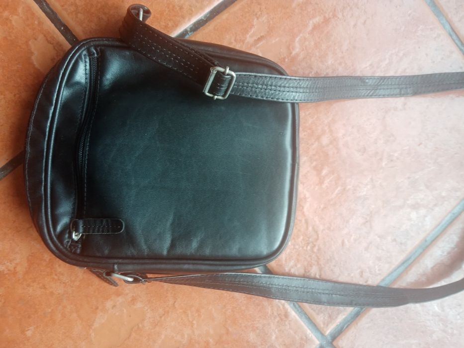 Bolsa tiracolo em pele genuína