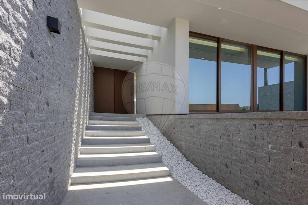 Moradia T4 para venda