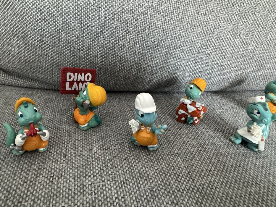 Figurki kinder Dinozaury w pracy