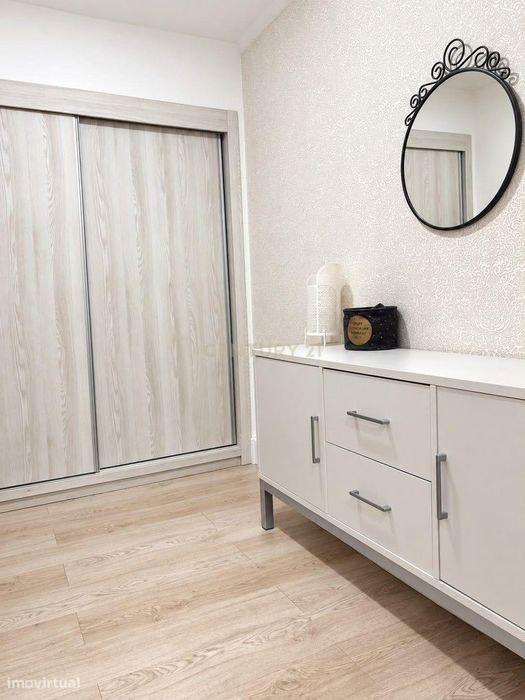 Apartamento T4 renovado | 175 m² | 3 varandas | Bairro do Liceu, Setúb