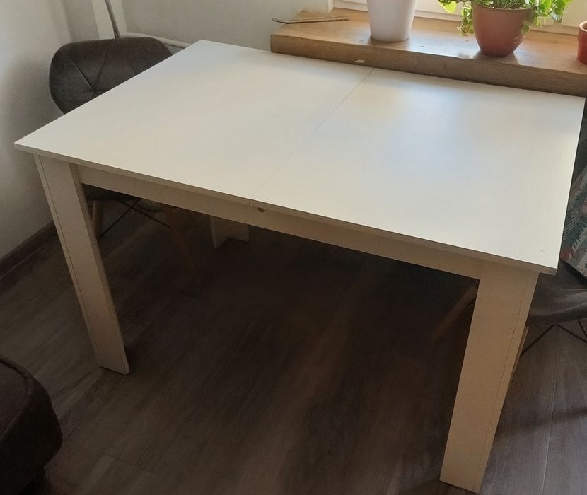 Stół z możliwością rozłożenia do 165 cm