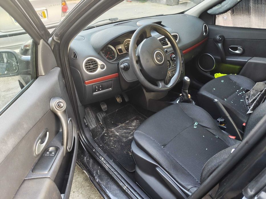Renaut clio a reparar