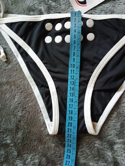 Dół od bikini Klasyczna czerń z bielą