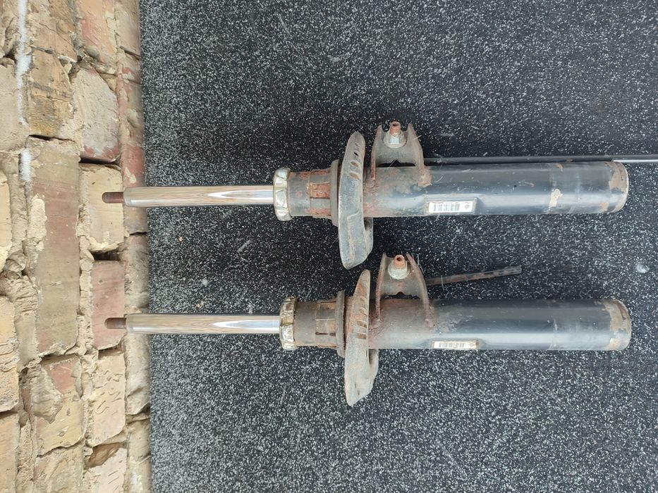 Амортизатор передній стойка перід Volkswagen Passat B6 B7