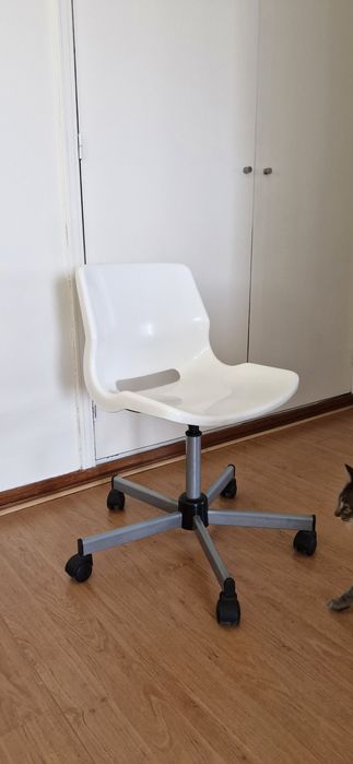 Cadeira giratória ajustável